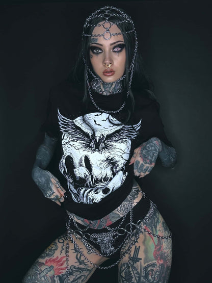Schwarzes gothic t-shirt mit detailliertem weißen horror grafik eines eulenschädels mit ausgebreiteten flügeln crows shirt