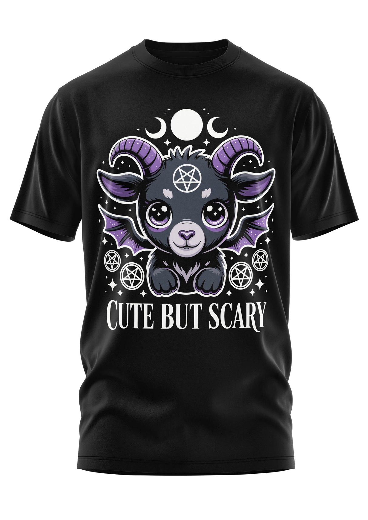 Schwarzes T-Shirt mit einer niedlichen gehörnten Kreatur und dem Text ’CUTE BUT SCARY’.