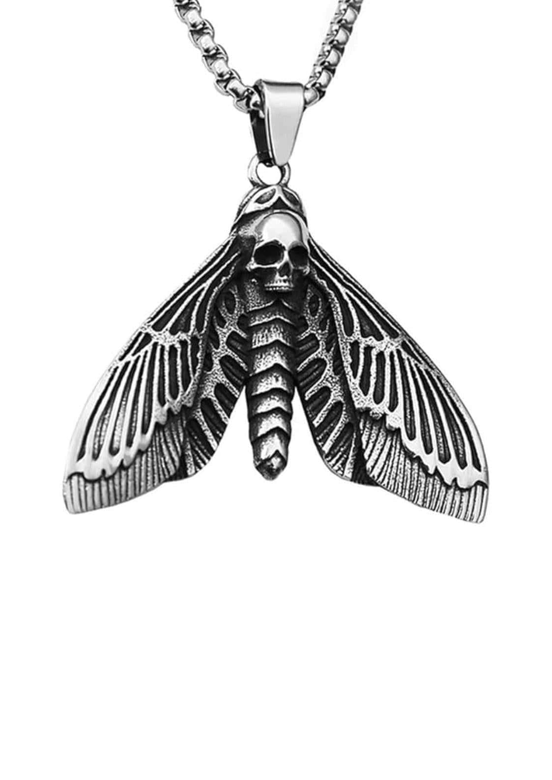 Silberne death moth wings halskette mit detaillierter schädelgravur und texturierten flügeln für gothic dark fashion