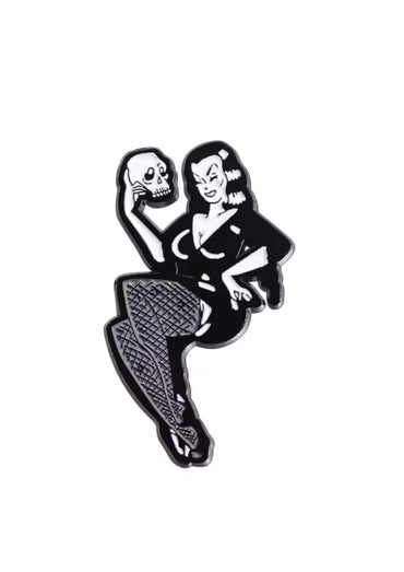 Gotischer Dead Girl Pin: Vintage Pin-up mit Totenkopf, Schwarz-Silber-Emaille, Metall