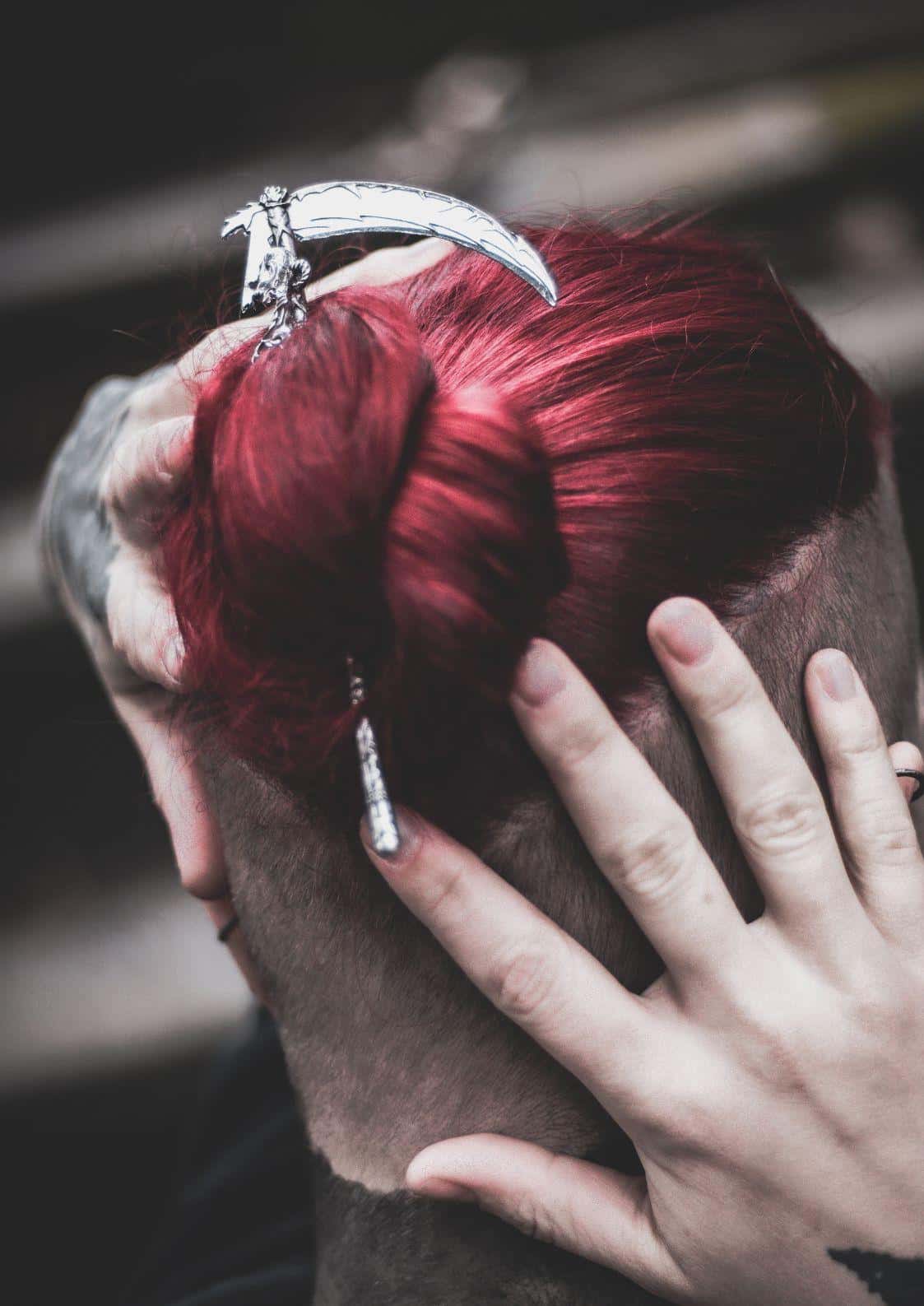 Silberfarbene haarnadel death essence im gothic stil mit sichelförmigem design und tropfenförmigem anhänger aus metall