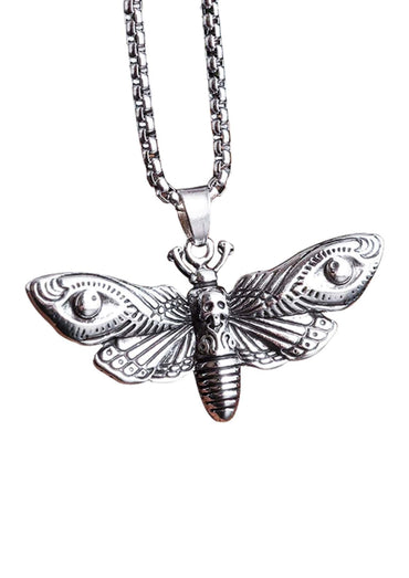 Silberne death moth halskette mit gotischen augendetails auf flügeln und schädelmittelstück an passender kette
