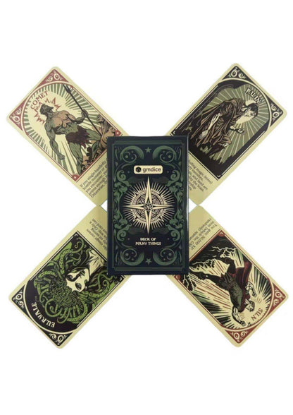 Dunkelgrüne box mit goldfolien-kompassdesign und gmdice branding für deck of many things tarot karten
