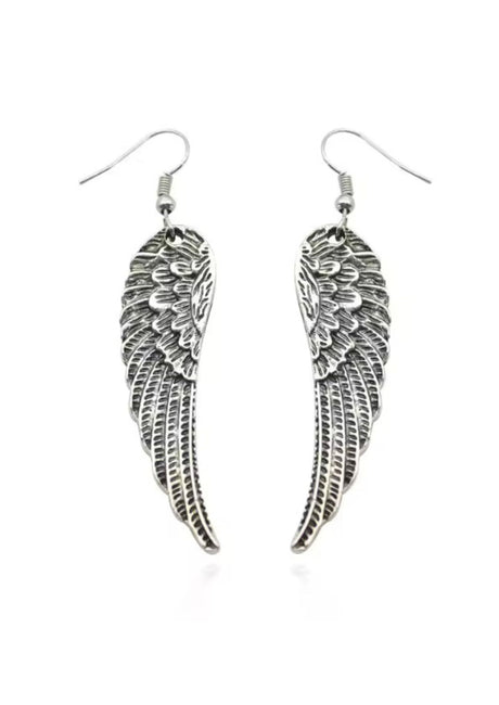Silberne Engelsflügel-Ohrringe mit komplizierten Federdetails und Hakenverschluss.