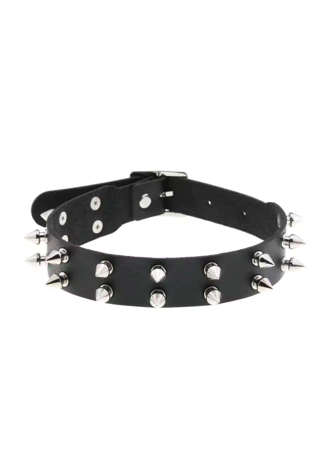 Schwarzer leder choker doppelte spike mit silbernen spikes und nieten auffälliger gothic choker für alternative outfits