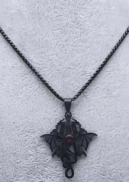 Schwarze dragonhead halskette mit texturierter kette und rotem edelstein ideal für gothic kleidung und horror styles