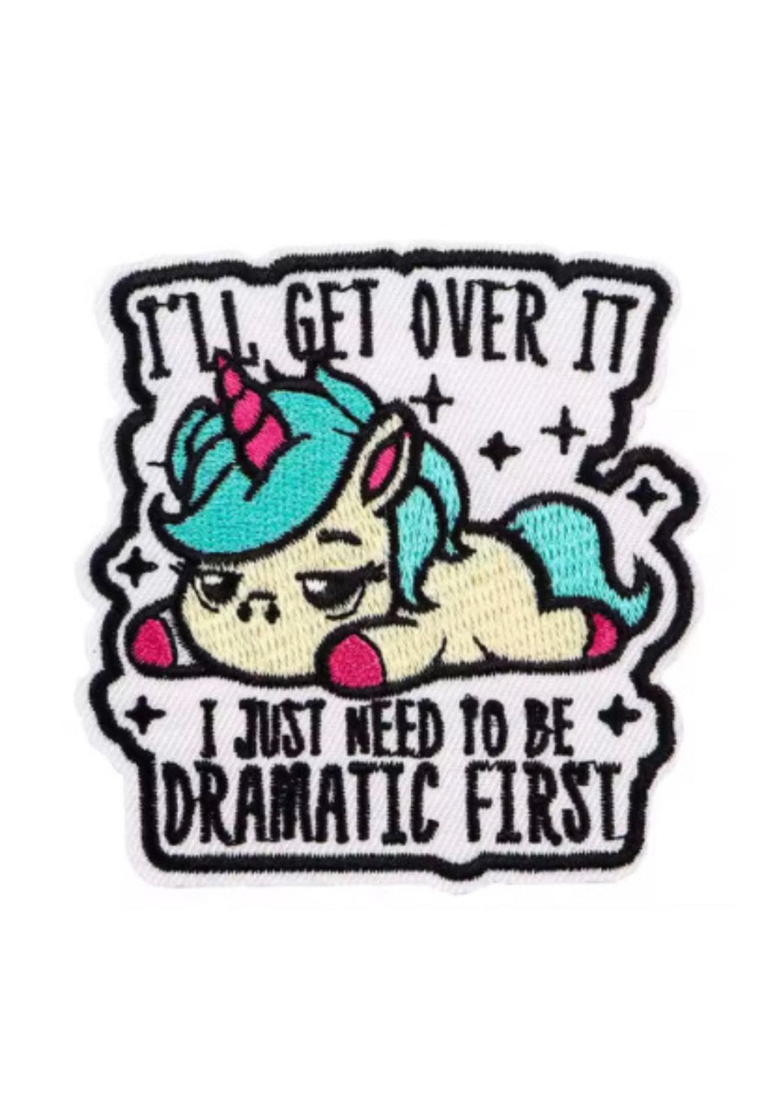 Einhorn-Patch mit blauer Mähne und Schweif, weißem Körper, schwarzem Rand, gesticktes Design.