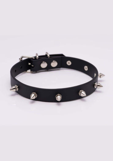 Black leather handgefertigte choker with silver spikes and langlebiges material buckle for chain slave look