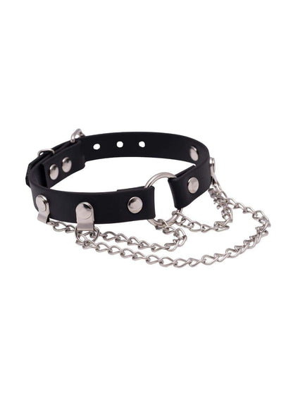 Schwarzer handgefertigte choker aus langlebigem material mit silbernen metallnieten und chain slave anhänger