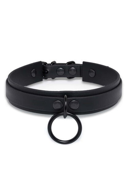 Easure Slave black Choker aus BioThane mit schwarzem O-Ring in der Frontansicht