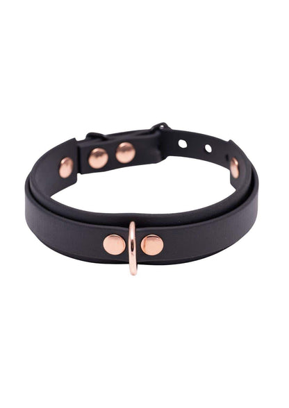 Schwarzer handgefertigte choker aus langlebigem material mit rosegoldtönen und ringverschluss im gothic stil