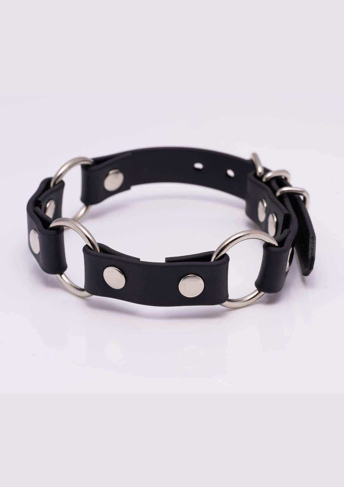 Seitenansicht des schwarzen Easure Triple O-Ring silver Chokers aus BioThane