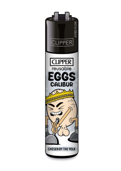 Schwarzes und silbernes clipper feuerzeug mit cartoon-ei könig und hammer eggcalibur clipper feuerzeug