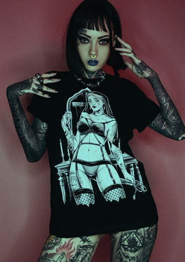 Schwarzes EVIL NUN Shirt mit gothic Frau in Lingerie und Peitsche