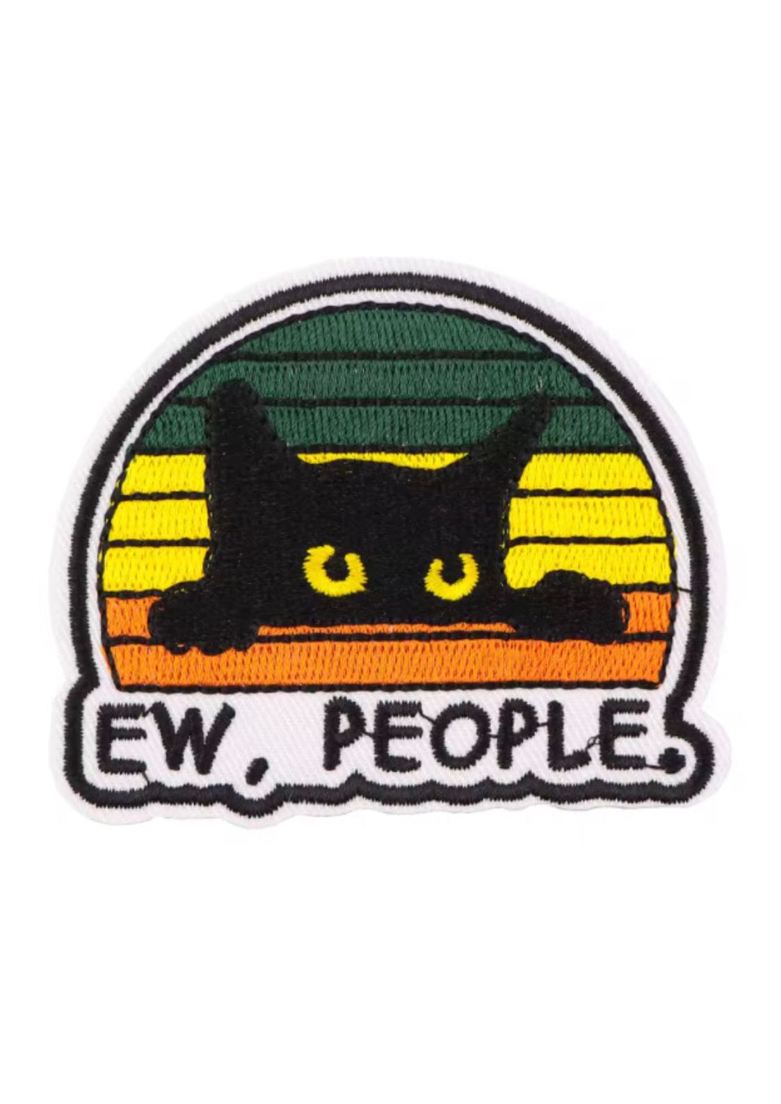 Bestickter schwarzer Katzenaufnäher mit dem Text ’EW, PEOPLE’.