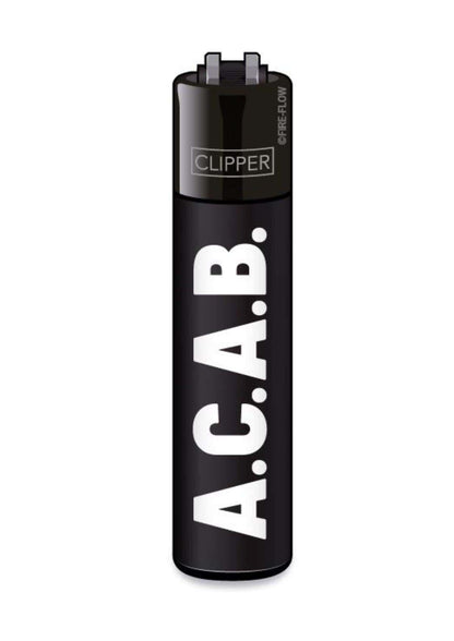 Schwarzes clipper feuerzeug mit fetten weißen acab buchstaben im ffx acab clipper feuerzeug set für gothic und dark fashion