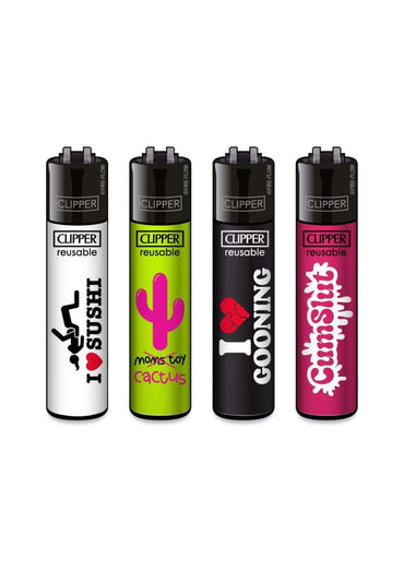 Vier bunte clipper feuerzeuge im ffx adult slogan 4 set mit gothic und horror designs für gothic kleidung fans