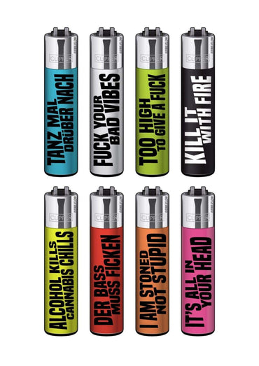 Set aus acht farbenfrohen, kantigen clipper feuerzeugen mit schwarzer schrift auf bunten hintergründen für gothic und dark fashion