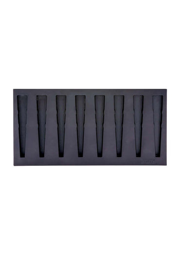Schwarzes silikon eiswürfelform mit acht konischen fächern für gothic und dark fashion display von fire-board