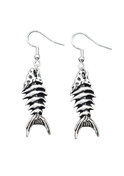 Silberne fish skeleton ohrringe mit detailreicher knochenstruktur und klassischem haken für gothic dark fashion