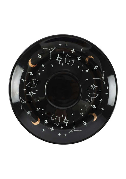 Einzigartige teetasse mit schwarzem keramikuntersetzer verziert mit weißen und goldenen wahrsage- und astrologischen symbolen
