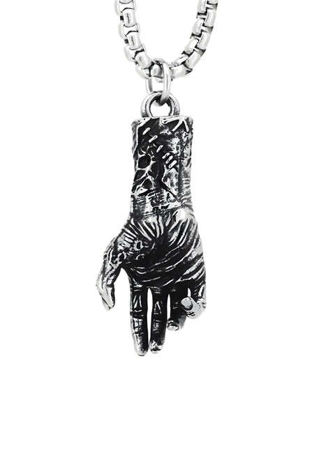 Silberne Anhänger-Halskette mit aufwendigem Design und Kette.