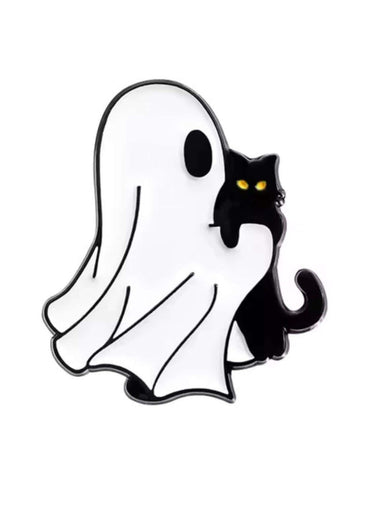 Weißer ghost mit katze 3 enamel pin mit schwarzer katze auf der schulter, gelben augen, silberumrandung für gothic fashion