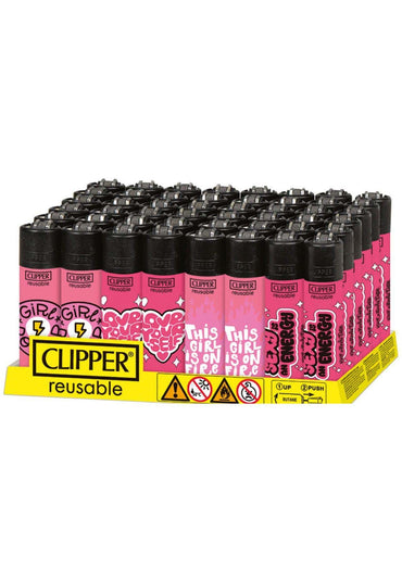 Pink und schwarze clipper feuerzeuge mit mutigem grafikdesign im girl power set ideal für gothic und dark fashion fans