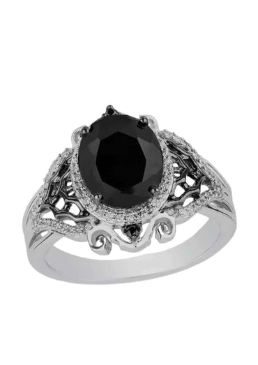 Silberner glitter gothic ring mit markantem glanz durch schwarzen ovalen diamant und filigranes design
