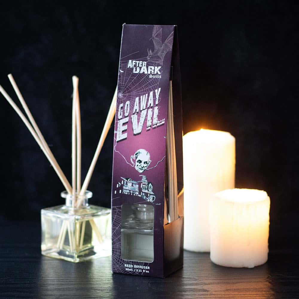 Lila go away evil reed diffuser box mit schädel und geisterhaus design von after dark scents