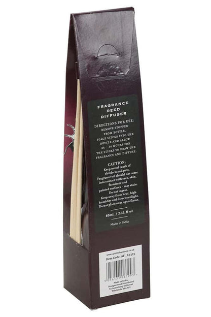 Dunkelbraune rechteckige box mit go away evil reed diffuser und sichtbaren holzstäbchen für raumerfrischung
