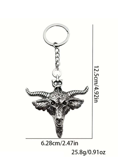 Silberner goat schlüsselanhänger aus metall mit hohem detailgrad und pentagramm auf der stirn, blade schlüsselanhänger