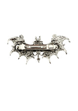 Silberne fledermausförmige Brosche mit aufwendiger Detailgestaltung und Sicherheitsnadelmechanismus.