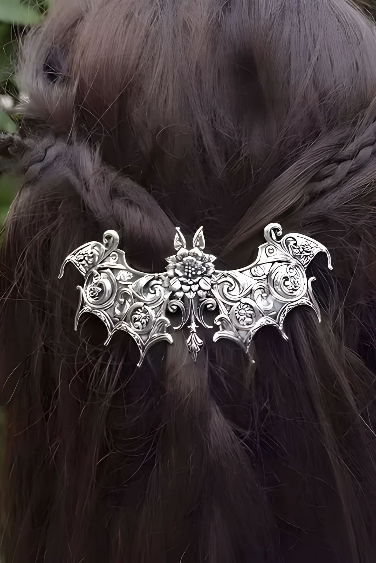 Silberne gotische Fledermaus-Haarklammer Goth Bat mit Blumen- und Ornamentik