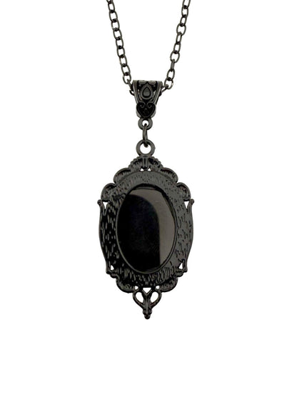 Schwarze Onyx-Cameo-Kette mit aufwendigem Filigran-Design und antiker Messingkette.