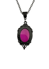 Schwarze und lila Kamee-Halskette mit aufwendigem Filigran-Design.