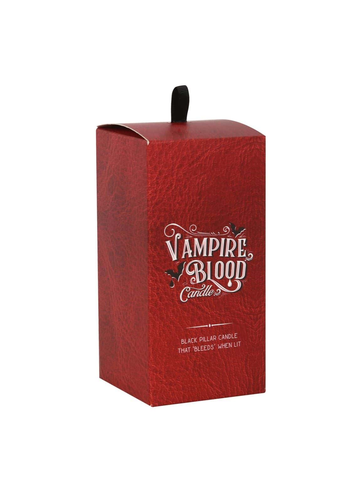 Rote strukturierte große vampire blood säulenkerze mit weißer verzierter schrift und schwarzem griff oben