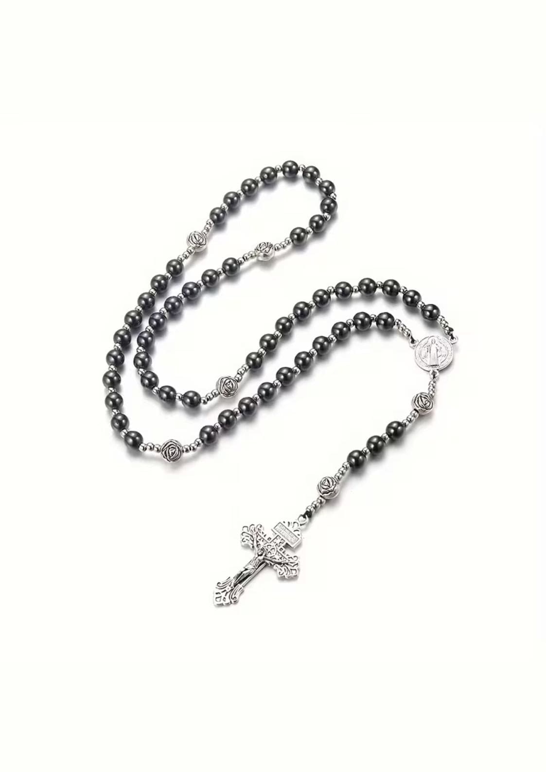 Silberfarbener Rosenkranz mit dunkelgrauen Perlen und aufwendigem Kruzifix-Anhänger.