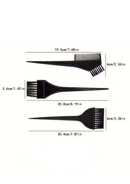 Set aus drei schwarzen plastik haarfärbepinseln in verschiedenen formen für professionelle anwendungen und gothic haarstyles