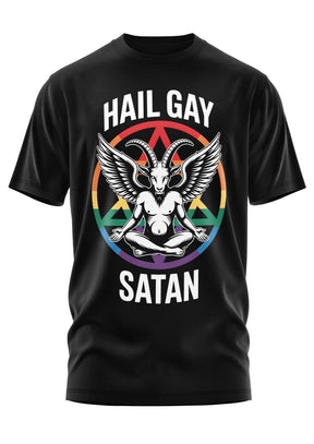Schwarzes T-Shirt mit dem Motiv ’Hail Gay Satan’.