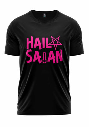 Schwarzes T-Shirt mit pinkem Text ’hail satan’ und Pentagramm-Design.