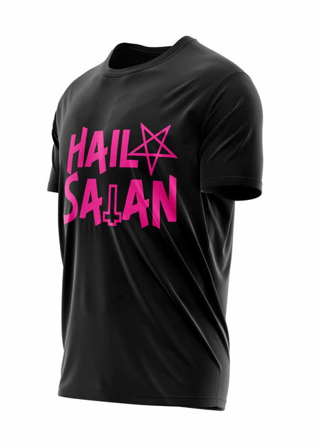 Schwarzes T-Shirt mit pinkem ’hail satan’-Text und Stern-Design.