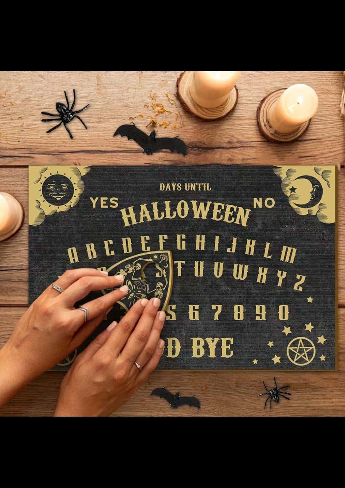 Schwarzes halloween spirit board mit goldenen buchstaben und sonne mond design im klassische ouija-tradition stil