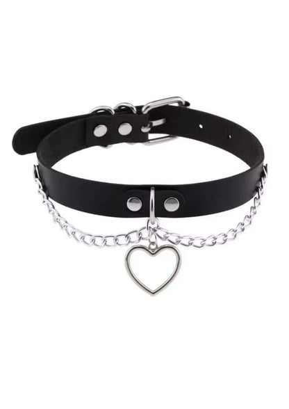 Schwarzes faux leder herz o ring choker mit silberner kette und herzanhaenger spike slave choker