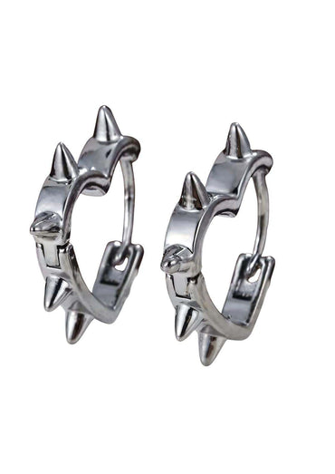Silberne spike ohrringe mit mutigem herz spike design in edlem metall für einen auffälligen look