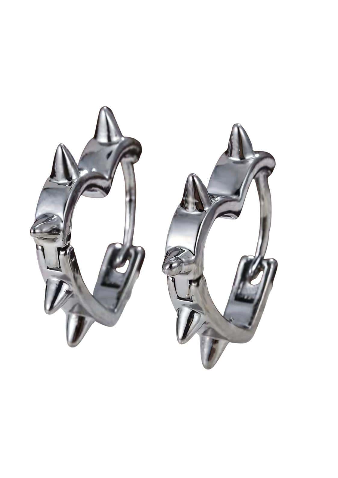 Silberne spike ohrringe mit mutigem herz spike design in edlem metall für einen auffälligen look