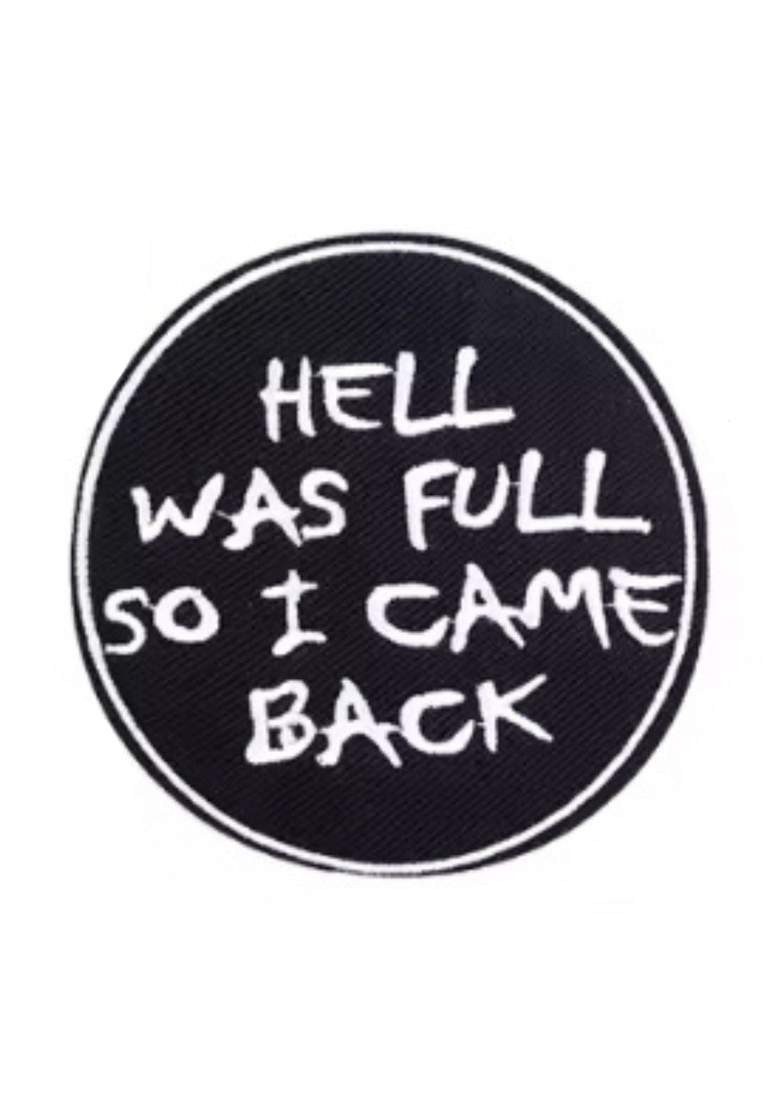 Schwarzer runder Aufnäher mit weißem Text „die Hölle war voll, also bin ich zurückgekommen“assistant: schwarzer runder Aufnäher mit dem Spruch „die Hölle war voll, also bin ich zurückgekommen“ in fetter, weißer Schrift.