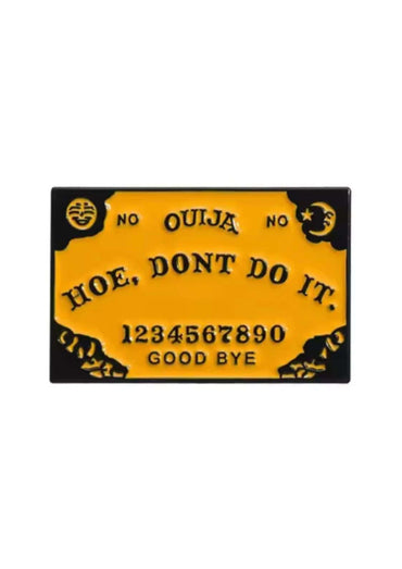Gelb schwarzes Ouija-Board im klassischen Design passend zum gothic horror thema hoe dont Pin