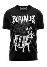 Schwarzes kurzärmliges T-Shirt mit einem weißen Grafikmotiv einer Kuh, die eine Bischofsmütze und Rüstung trägt, mit dem Wort ’burialis’ in stilisierten Buchstaben darüber gedruckt.