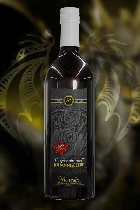 Eine Flasche dunkelroten Weins mit einem Drachenetikett.